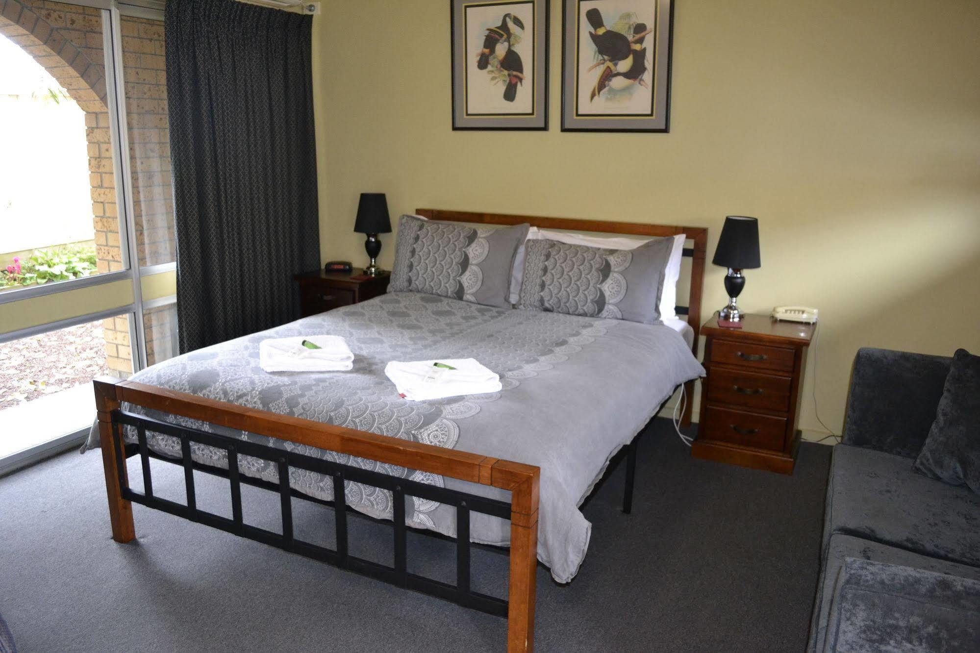Colac Mid City Motor Inn Dış mekan fotoğraf